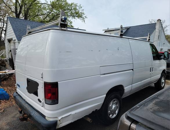 2010 Ford E 250 Commercial Cargo Van Automatic — photo 4