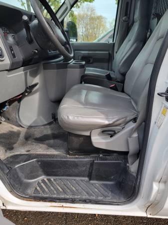 2010 Ford E 250 Commercial Cargo Van Automatic — photo 5