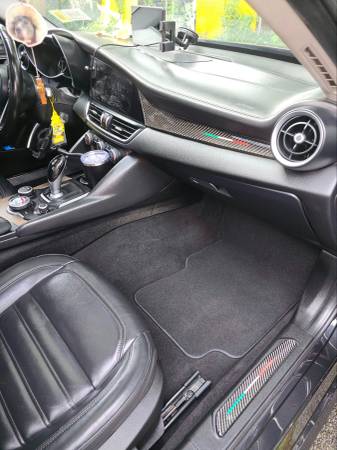 2017 Alfa Romeo Giulia Base — photo 6