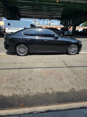2017 Alfa Romeo Giulia Base — photo 12