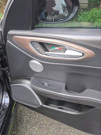 2017 Alfa Romeo Giulia Base — photo 7