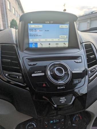 2017 Ford Festiva Titanium — photo 5