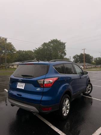 2018 Ford Escape SE 4dr 4x4 Automatic — photo 4