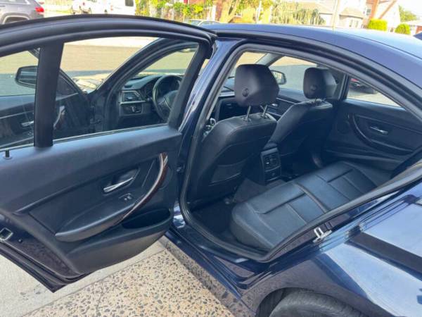 2015 BMW Series 328i — photo 10