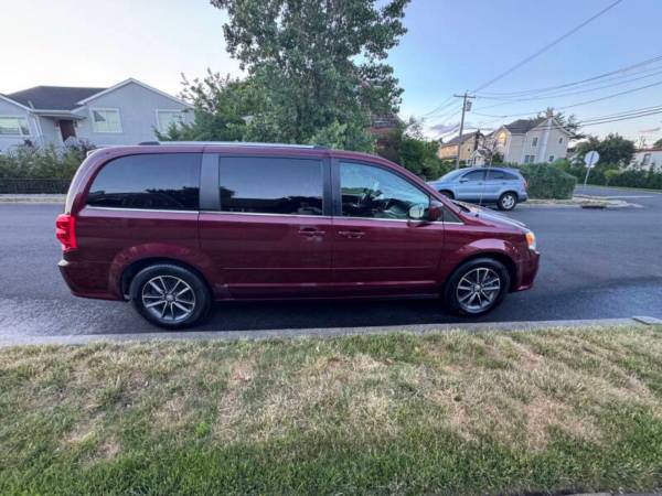 2017 Dodge Grand Caravan SXT Front-wheel Drive Passenger Van Automatic — photo 4