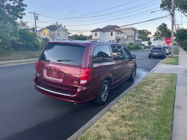 2017 Dodge Grand Caravan SXT Front-wheel Drive Passenger Van Automatic — photo 6