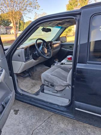 2002 Chevrolet Tahoe LS 4dr 4x2 Automatic — photo 2