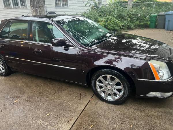 2009 Cadillac DTS 1SD 4dr Sedan Automatic — photo 3