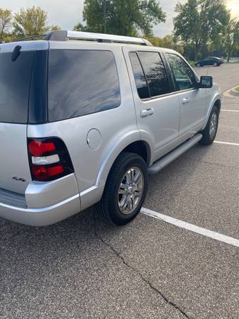2010 Ford Explorer Limited — photo 3