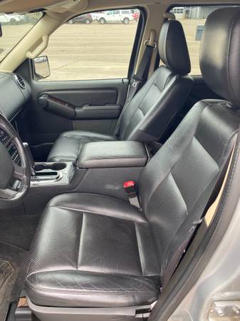 2010 Ford Explorer Limited — photo 9