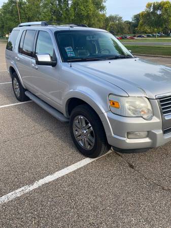 2010 Ford Explorer Limited — photo 2