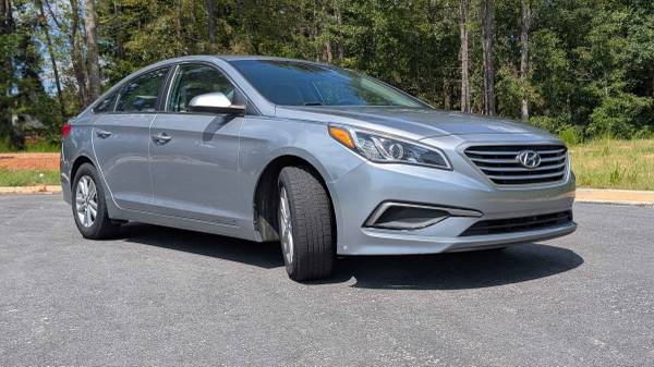 2017 Hyundai Sonata Base — photo 2