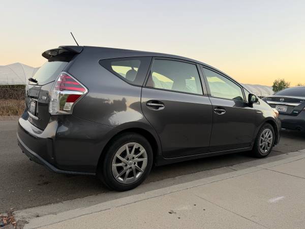 2015 Toyota Prius V Three — photo 10
