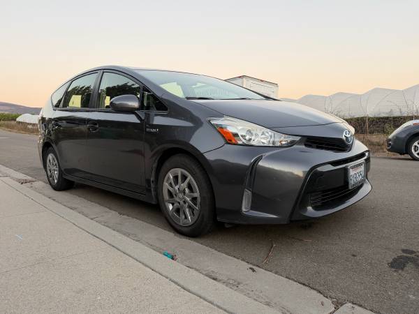 2015 Toyota Prius V Three — photo 1