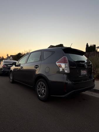 2015 Toyota Prius V Three — photo 12