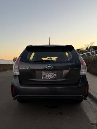 2015 Toyota Prius V Three — photo 9