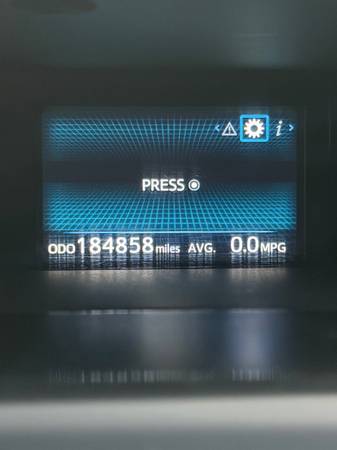 2015 Toyota Prius V Three — photo 4