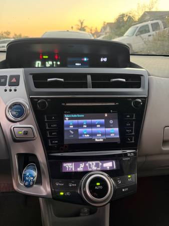 2015 Toyota Prius V Three — photo 5