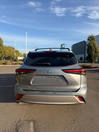 2021 Toyota Highlander Platinum 4dr Front-Wheel Drive Automatic — photo 3