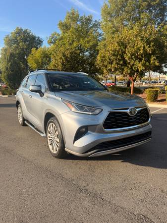 2021 Toyota Highlander Platinum 4dr Front-Wheel Drive Automatic — photo 1