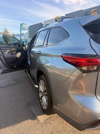 2021 Toyota Highlander Platinum 4dr Front-Wheel Drive Automatic — photo 9