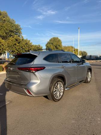 2021 Toyota Highlander Platinum 4dr Front-Wheel Drive Automatic — photo 6