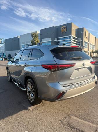 2021 Toyota Highlander Platinum 4dr Front-Wheel Drive Automatic — photo 4