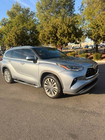 2021 Toyota Highlander Platinum 4dr Front-Wheel Drive Automatic — photo 2