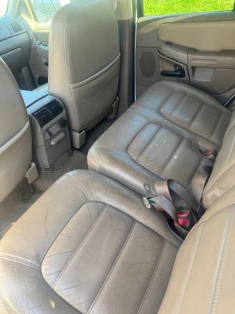 2002 Ford Explorer XLS 4dr 4x2 Manual — photo 4