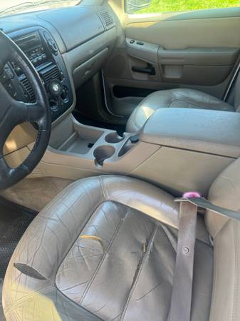 2002 Ford Explorer XLS 4dr 4x2 Manual — photo 3