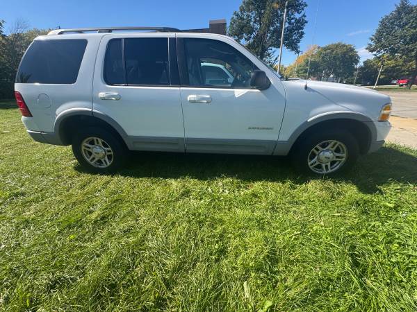 2002 Ford Explorer XLS 4dr 4x2 Manual — photo 2