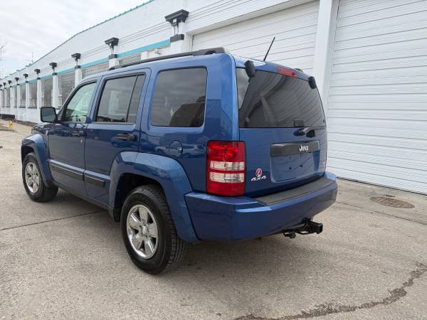 2010 Jeep Liberty Sport 4dr 4x2 Automatic — photo 2