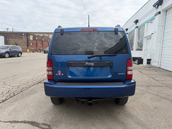 2010 Jeep Liberty Sport 4dr 4x2 Automatic — photo 3