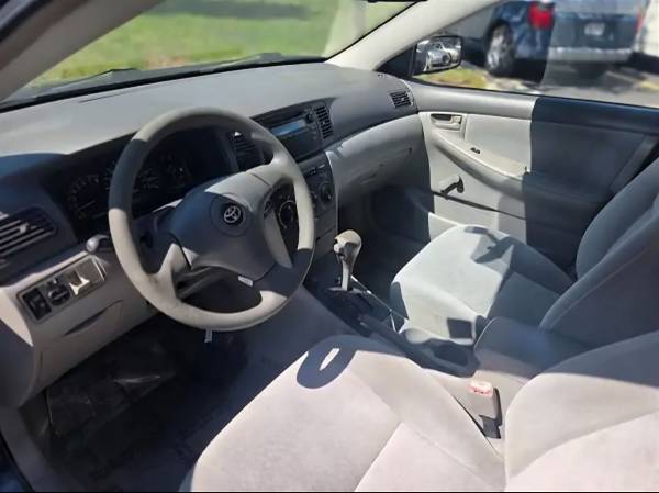2004 Toyota Corolla LE — photo 2