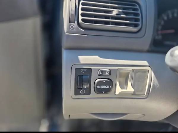 2004 Toyota Corolla LE — photo 8