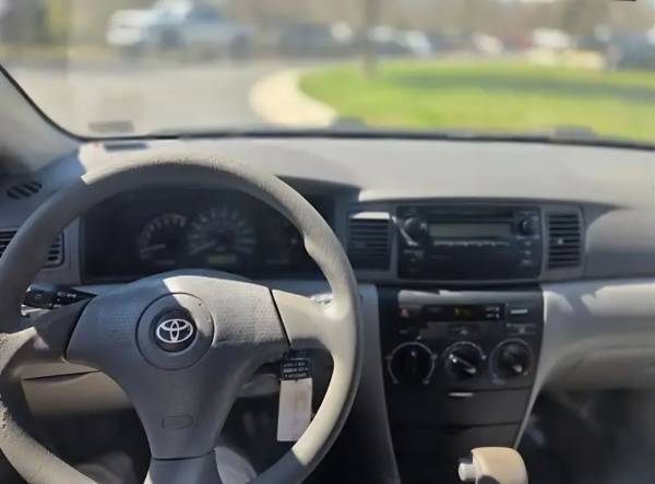 2004 Toyota Corolla LE — photo 6