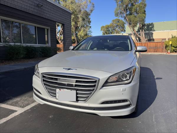 2015 Genesis Sedan — photo 1
