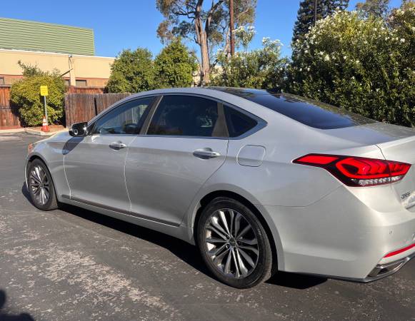 2015 Genesis Sedan — photo 3