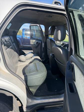 2005 Ford Escape XLT 3.0L Sport — photo 8