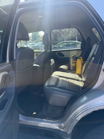 2005 Ford Escape XLT 3.0L Sport — photo 6