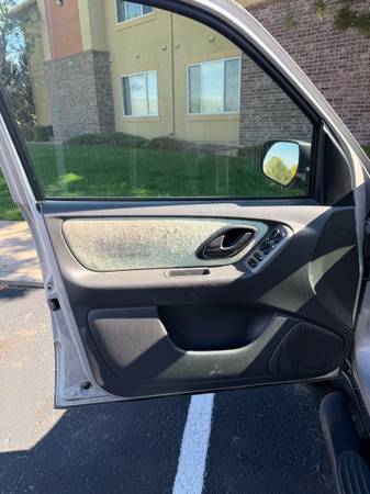 2005 Ford Escape XLT 3.0L Sport — photo 12