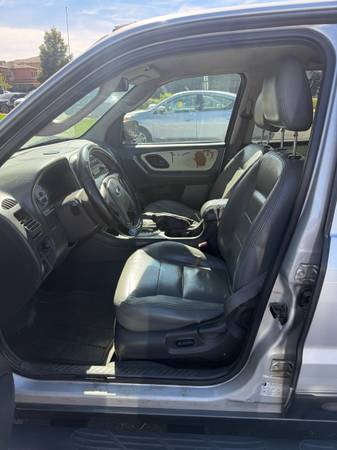 2005 Ford Escape XLT 3.0L Sport — photo 5