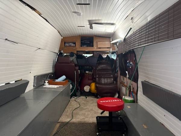 1991 Dodge RAM VAN B250 3dr Extended Cargo Van — photo 7