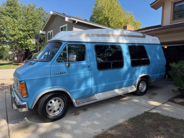 1991 Dodge RAM VAN B250 3dr Extended Cargo Van — photo 1