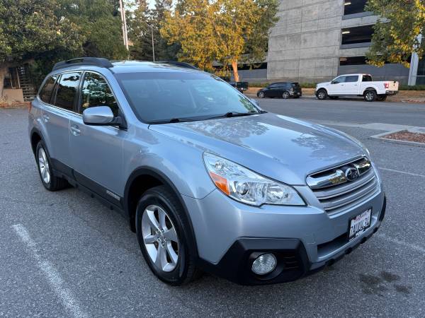 2013 Subaru Outback 2.5i Limited — photo 1