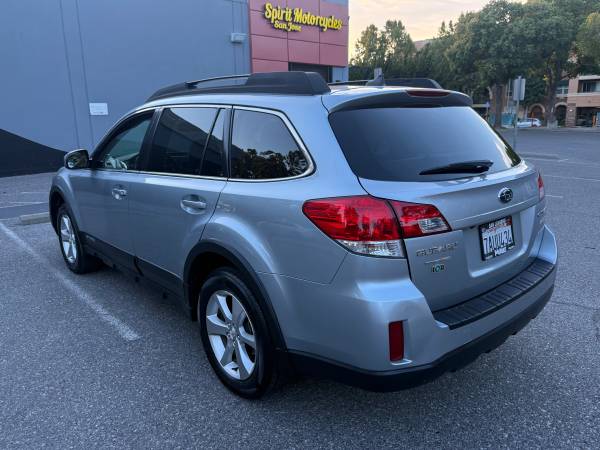 2013 Subaru Outback 2.5i Limited — photo 4