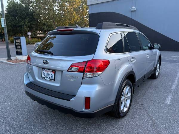 2013 Subaru Outback 2.5i Limited — photo 5