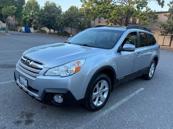2013 Subaru Outback 2.5i Limited — photo 2