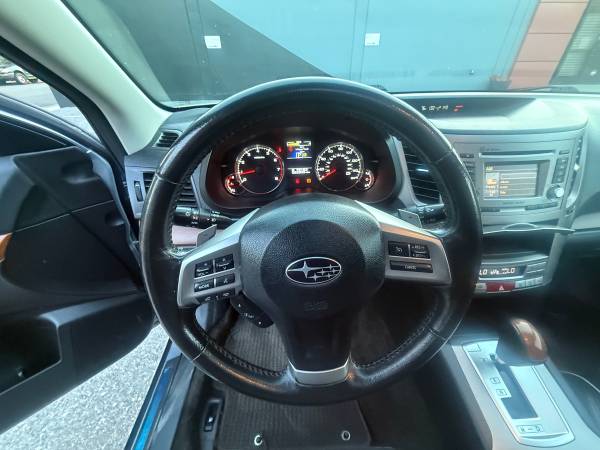 2013 Subaru Outback 2.5i Limited — photo 12