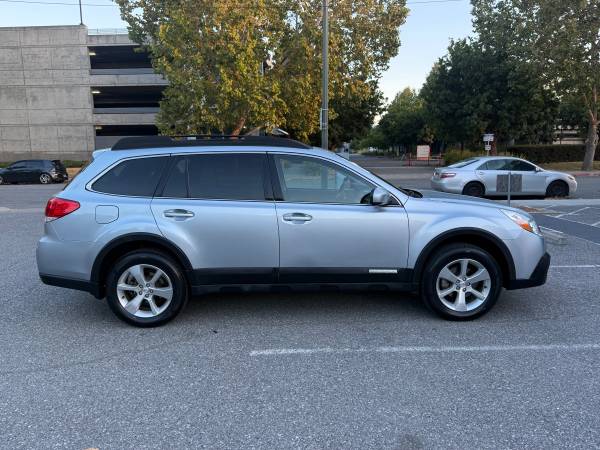 2013 Subaru Outback 2.5i Limited — photo 8
